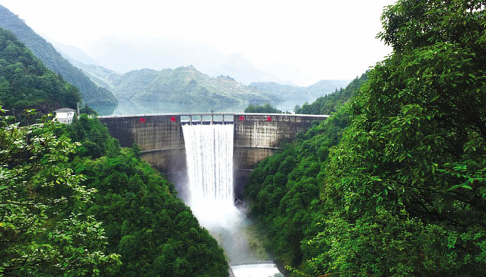 水库溢洪 风景独好