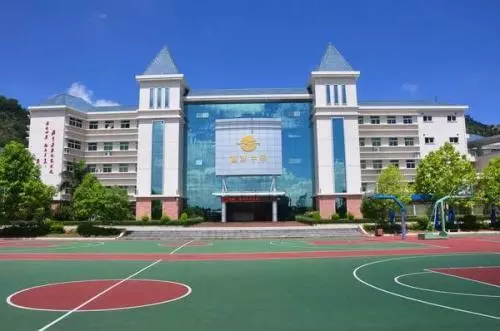 深圳富源学校32名考生属“高考移民” 取消高考报名资格