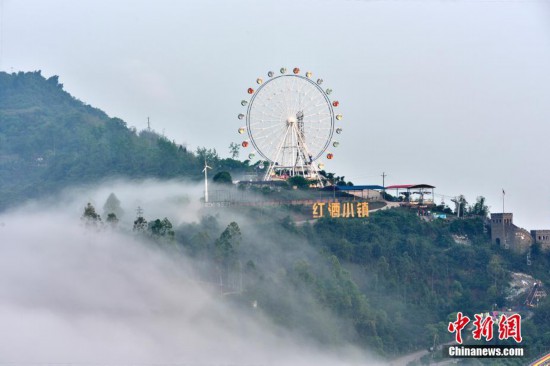 重庆沿江小镇自然风景美如画