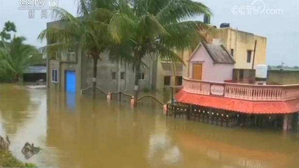 印度多地暴雨引发洪灾和山体滑坡 至少35人死亡