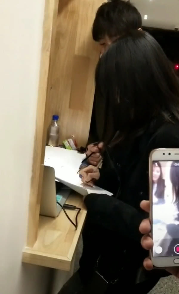 曝郑爽张恒买房亲自装修设计 打算过平常人的生活