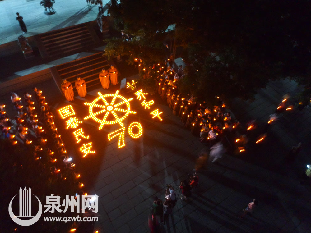 倚山望海城中约 诗意追月各浪漫