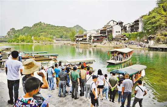 重庆温馨提示市民把更多空间留给外地游客 网友