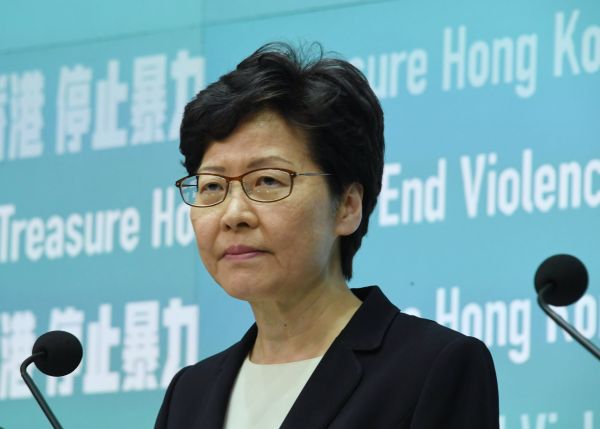 境外媒体：港府订立《禁止蒙面规例》 香港各界盼依法止暴制乱