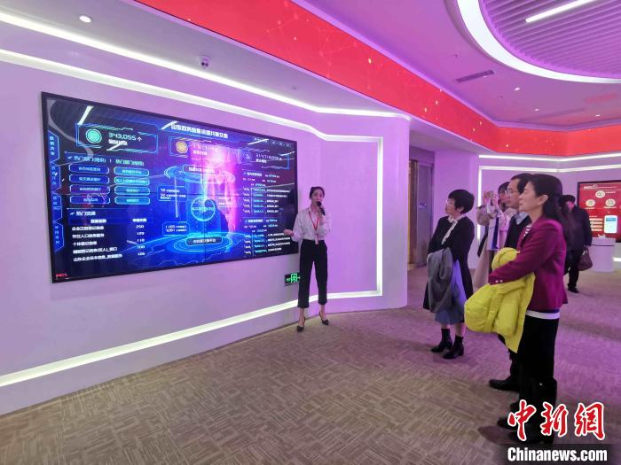 大数据加速山东城市管理迈向智慧化，成为山东构建数字社会的重要支撑。　赵晓 摄