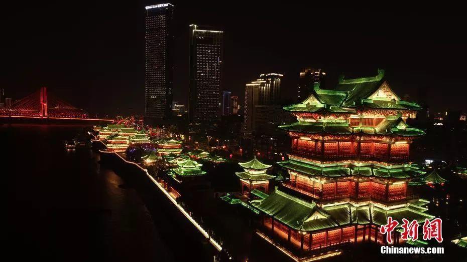 走！坐上这趟高铁，不仅能欣赏风景，还能看到