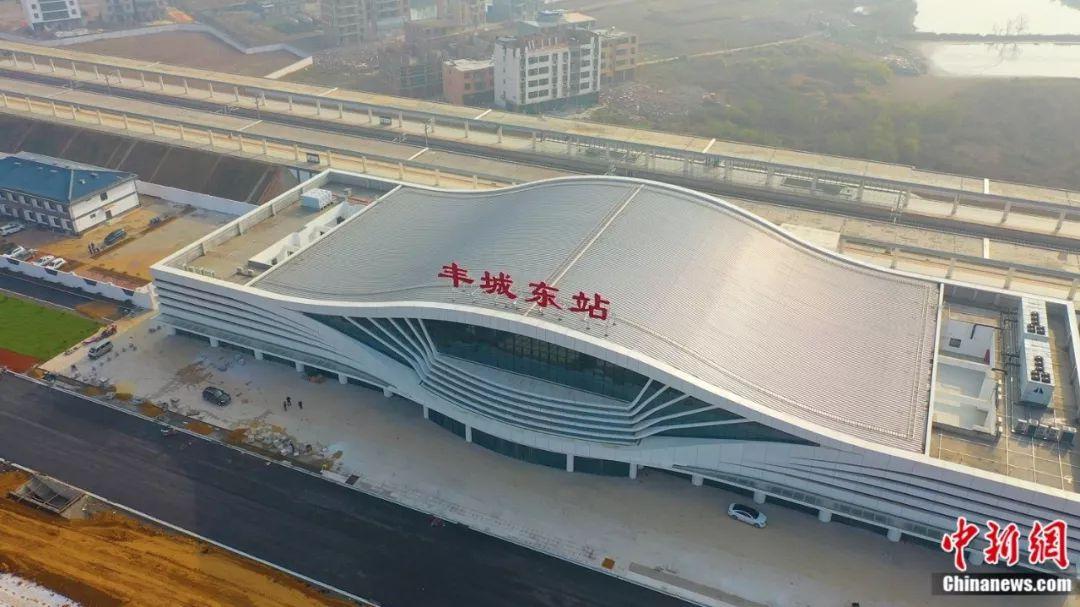 走！坐上这趟高铁，不仅能欣赏风景，还能看到