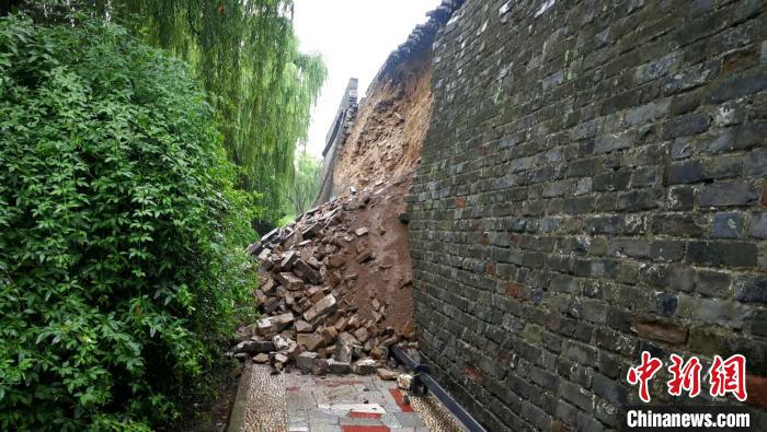 湖北襄阳古城墙墙体局部垮塌 已开展抢险保护