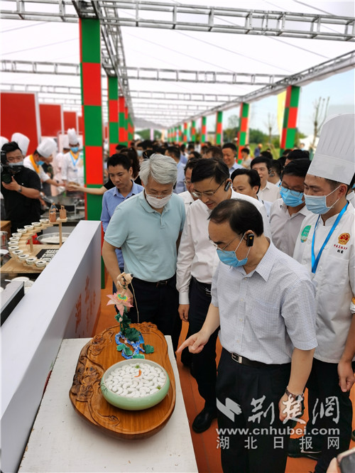 湖北美食在首届中国高速公路美食节上获奖