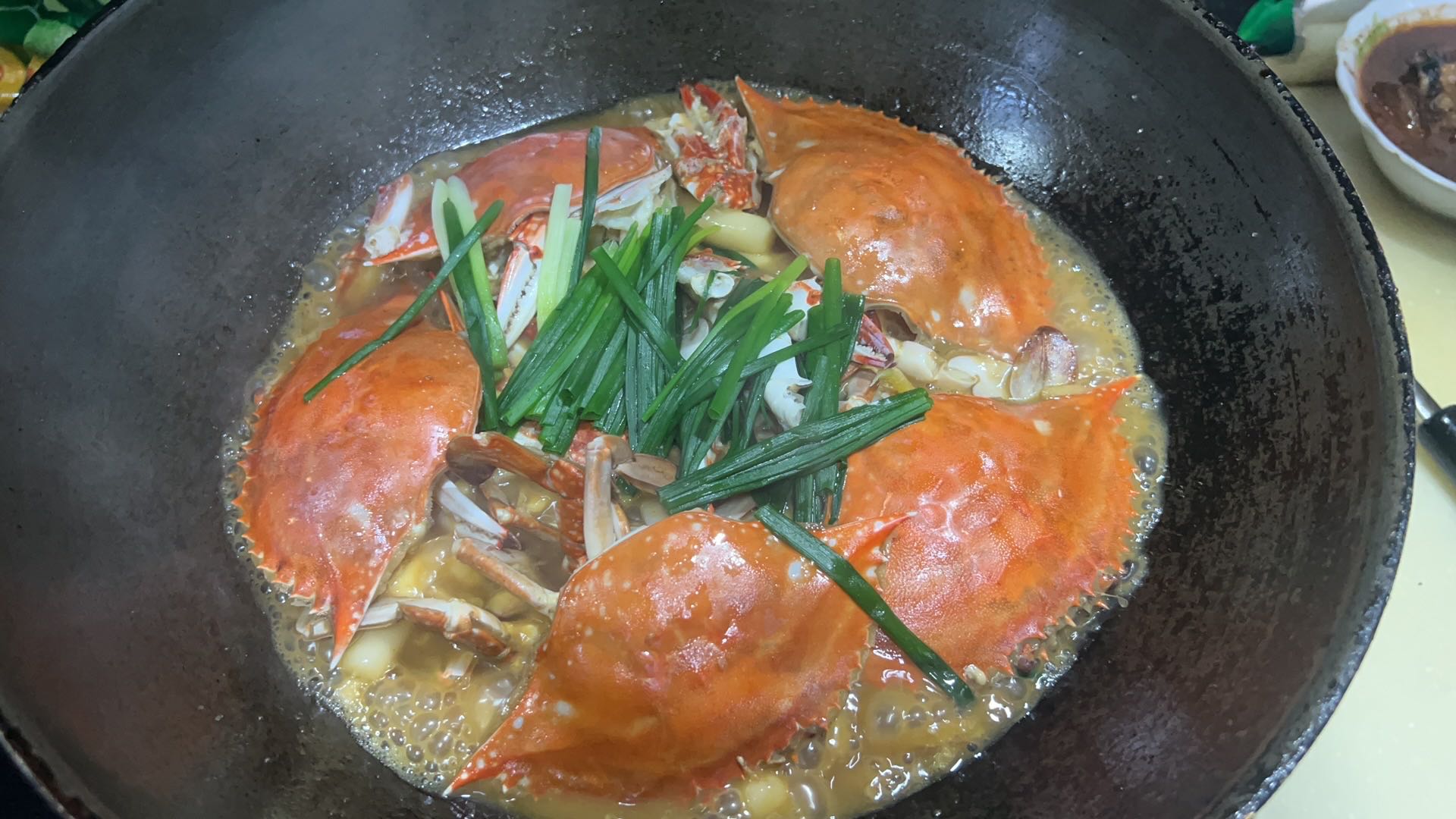 梭子蟹炒年糕的做法-咸鲜味烧菜谱